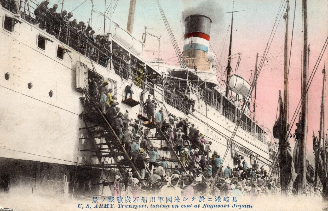 石炭エネルギー（明治42年）▷長崎港での米艦船への石炭積み込み | ジャパンアーカイブズ - Japan Archives