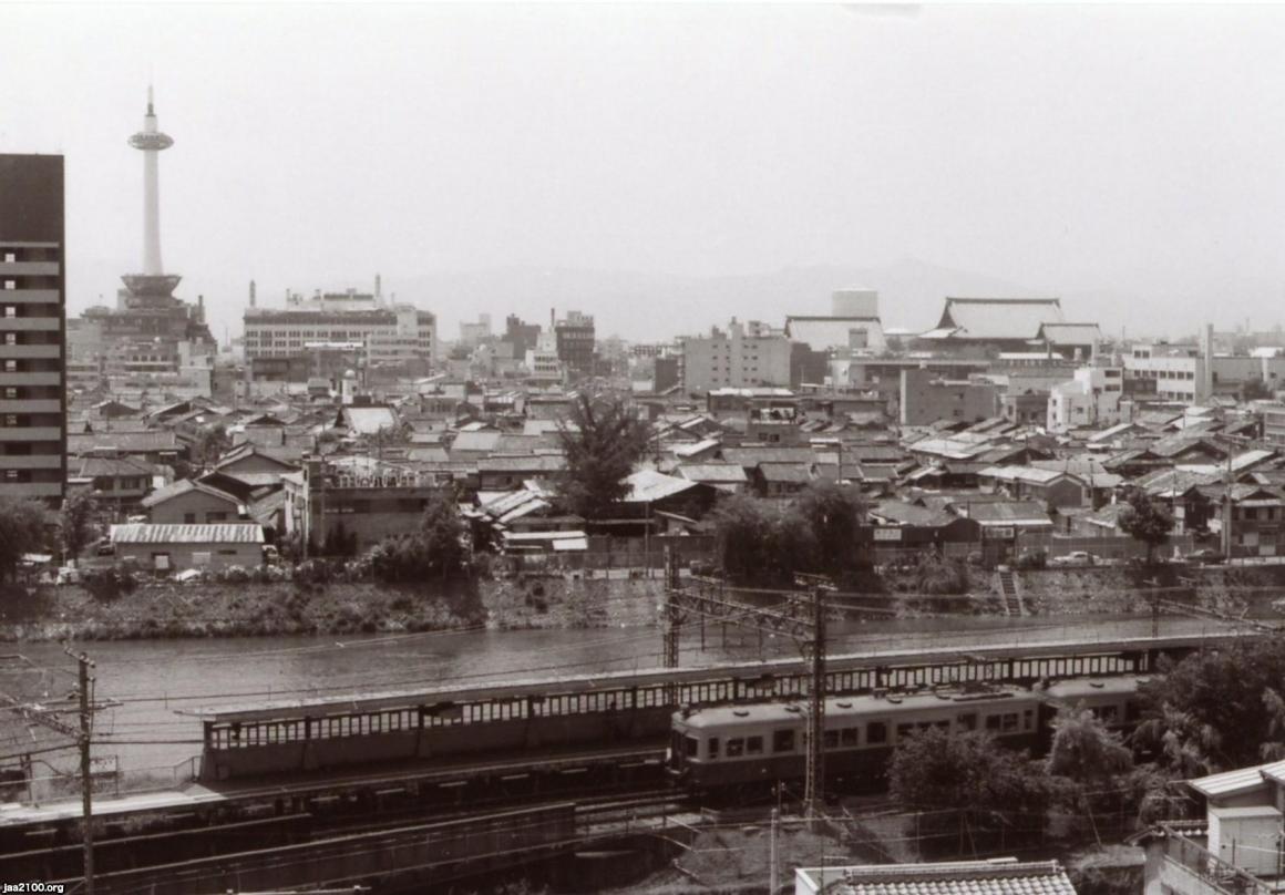 京都府（昭和54年）▷京都・京阪七条駅から京都タワーを見る