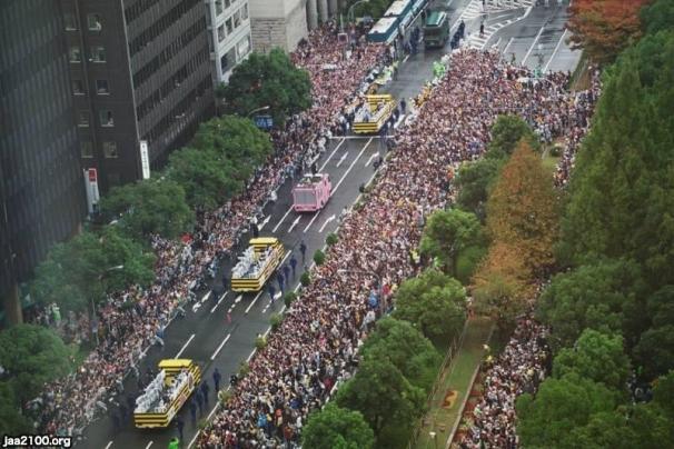 大阪（平成17年）▷御堂筋・阪神タイガース優勝パレード | ジャパンアーカイブズ - Japan Archives