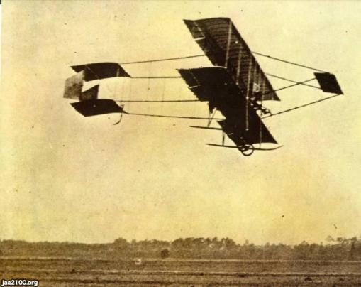 軍用機（明治43年）▷日本初の飛行機の飛行（日野大尉、グラデー式