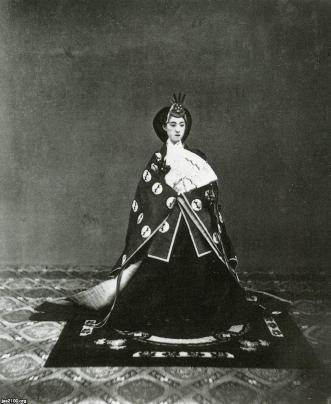 皇后（明治5年）▷昭憲皇后の最初の御写真 | ジャパンアーカイブズ