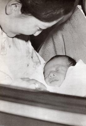 皇后・浩宮（昭和35年）▷浩宮（徳仁親王）の御誕生 | ジャパン