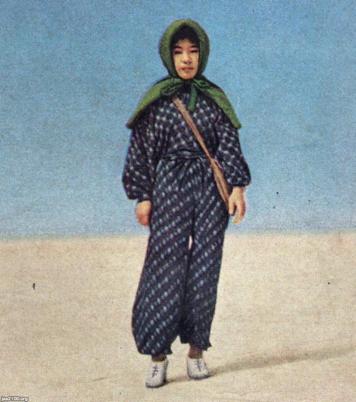 女性の記憶（昭和19年）▷防空頭巾・モンペ服 | ジャパンアーカイブズ - Japan Archives