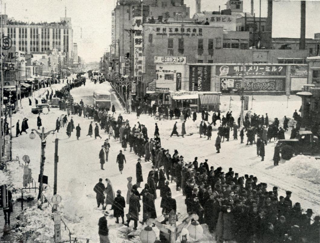 東京（昭和26年）▷大雪の新宿通リ | ジャパンアーカイブズ - Japan